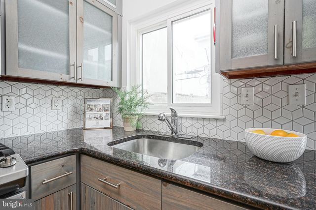 2111 MANTON ST, Philadelphia, PA 19146