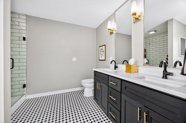 3324 Glenwood Drive, West Des Moines, IA 50265