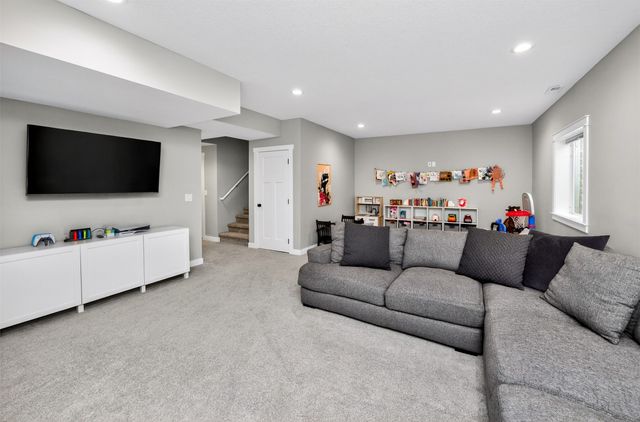 3324 Glenwood Drive, West Des Moines, IA 50265