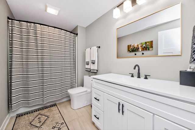 3324 Glenwood Drive, West Des Moines, IA 50265