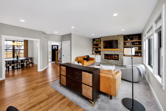 3324 Glenwood Drive, West Des Moines, IA 50265