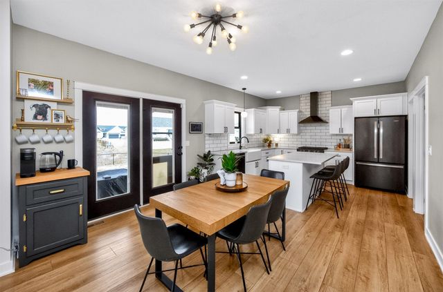 3324 Glenwood Drive, West Des Moines, IA 50265