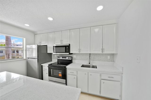 6211 SW 37th St 212, Davie, FL 33314