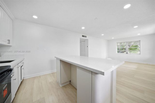 6211 SW 37th St 212, Davie, FL 33314