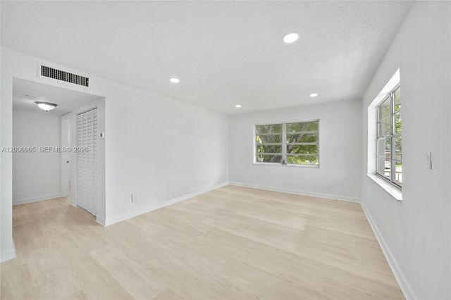 6211 SW 37th St 212, Davie, FL 33314