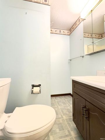 5222 Fairfield Avenue, Fort Wayne, IN 46807