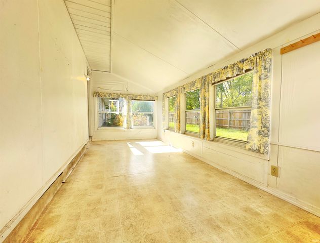 5222 Fairfield Avenue, Fort Wayne, IN 46807