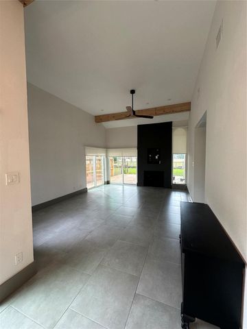 16162 Seahorse Drive, Houston, TX 77062
