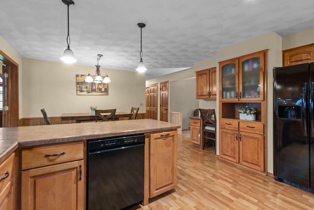 W2572 COLONIAL COURT, Appleton, WI 54915