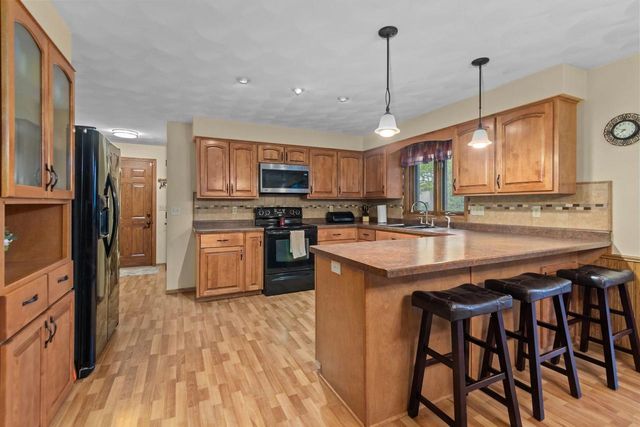 W2572 COLONIAL COURT, Appleton, WI 54915