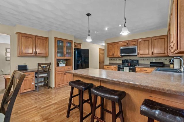 W2572 COLONIAL COURT, Appleton, WI 54915