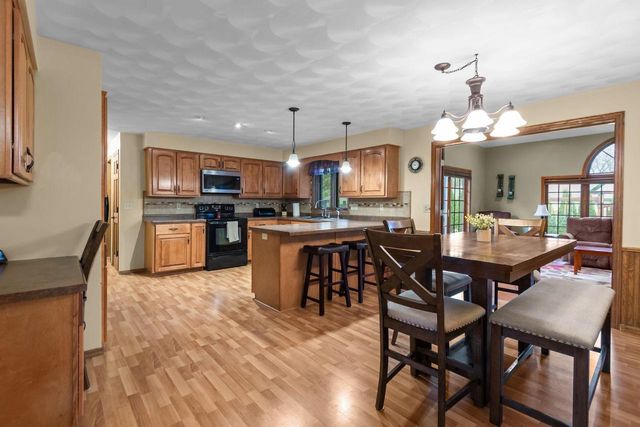 W2572 COLONIAL COURT, Appleton, WI 54915