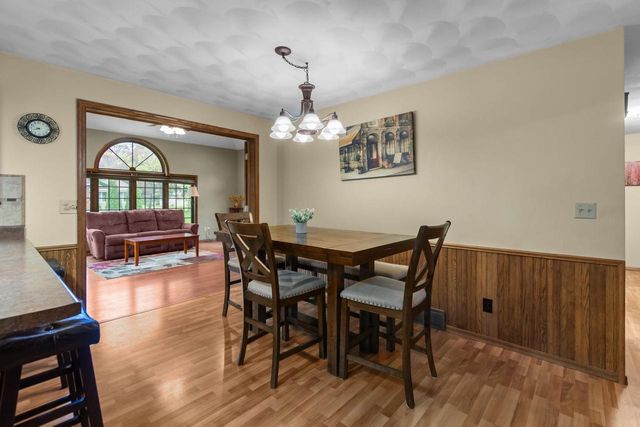 W2572 COLONIAL COURT, Appleton, WI 54915