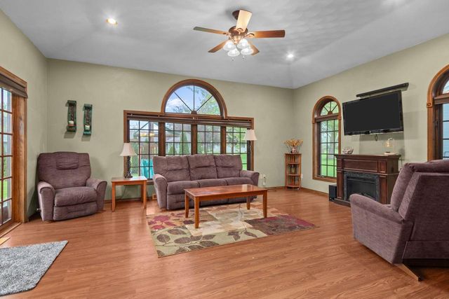 W2572 COLONIAL COURT, Appleton, WI 54915