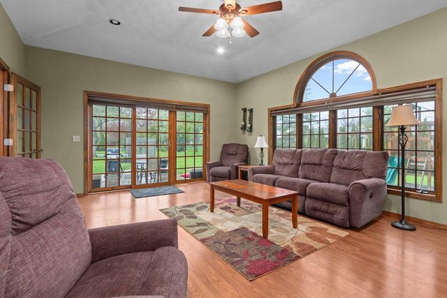 W2572 COLONIAL COURT, Appleton, WI 54915