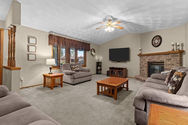 W2572 COLONIAL COURT, Appleton, WI 54915