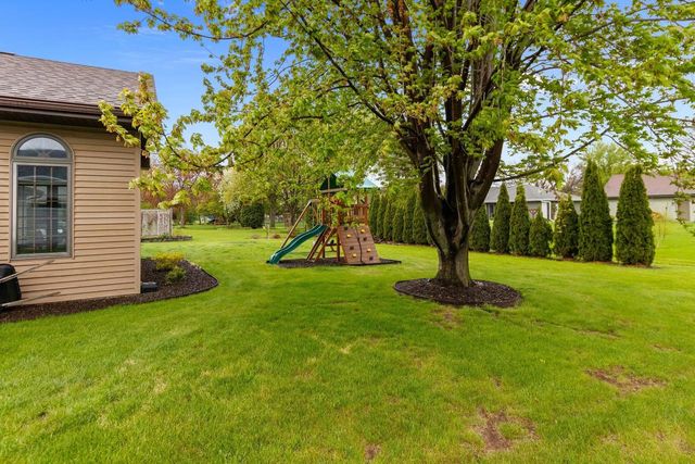 W2572 COLONIAL COURT, Appleton, WI 54915