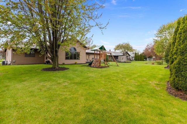 W2572 COLONIAL COURT, Appleton, WI 54915