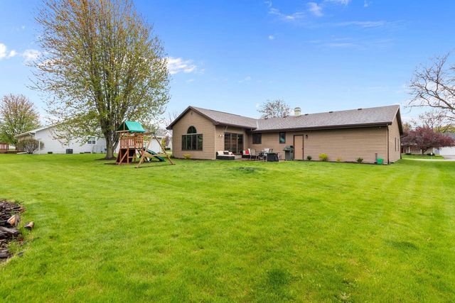 W2572 COLONIAL COURT, Appleton, WI 54915
