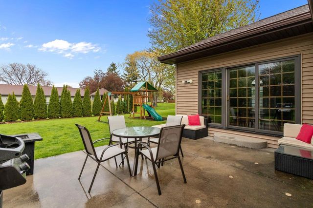 W2572 COLONIAL COURT, Appleton, WI 54915