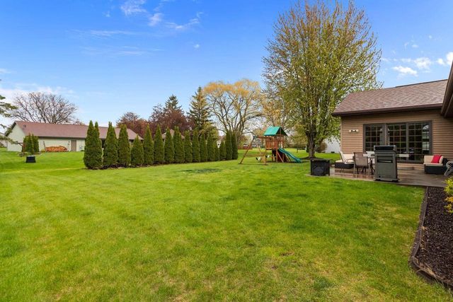 W2572 COLONIAL COURT, Appleton, WI 54915