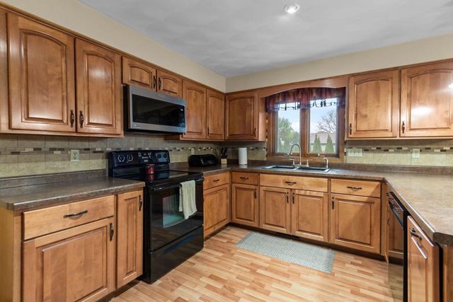 W2572 COLONIAL COURT, Appleton, WI 54915