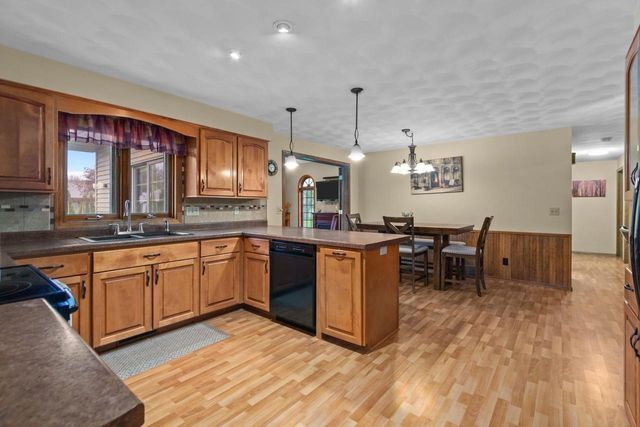 W2572 COLONIAL COURT, Appleton, WI 54915