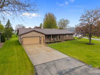 W2572 COLONIAL COURT, Appleton, WI 54915