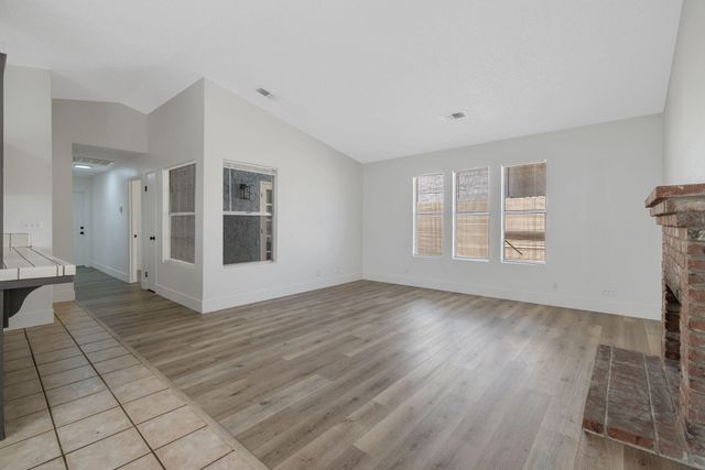 2238 N Gowdy Street, Visalia, CA 93292