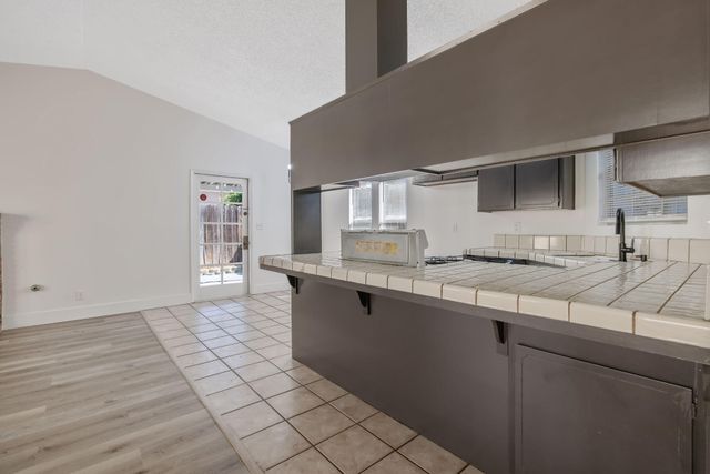 2238 N Gowdy Street, Visalia, CA 93292