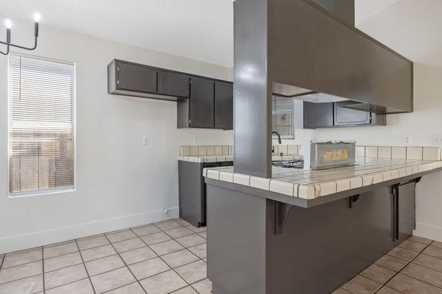 2238 N Gowdy Street, Visalia, CA 93292