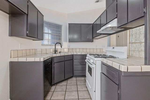 2238 N Gowdy Street, Visalia, CA 93292