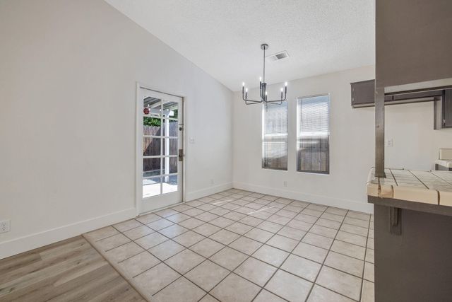 2238 N Gowdy Street, Visalia, CA 93292