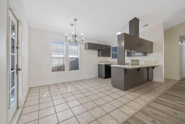 2238 N Gowdy Street, Visalia, CA 93292