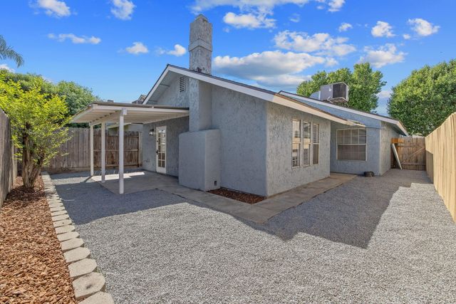 2238 N Gowdy Street, Visalia, CA 93292