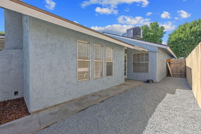 2238 N Gowdy Street, Visalia, CA 93292