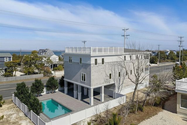 2 E CUMBERLAND AVE, Harvey Cedars, NJ 08008