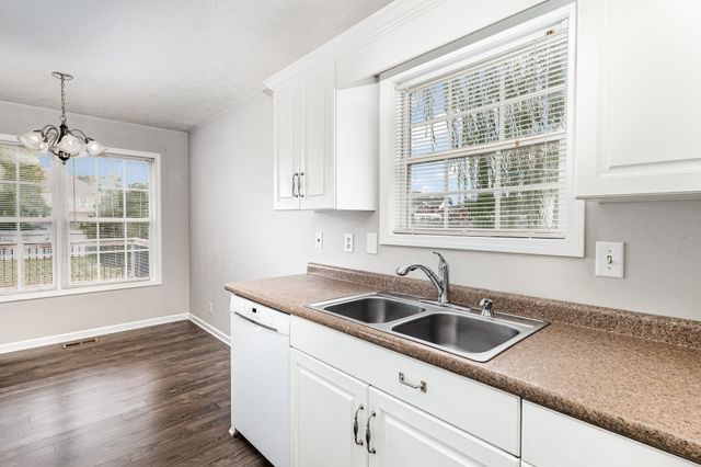 302 Bailey Ln, Pleasant View, TN 37146