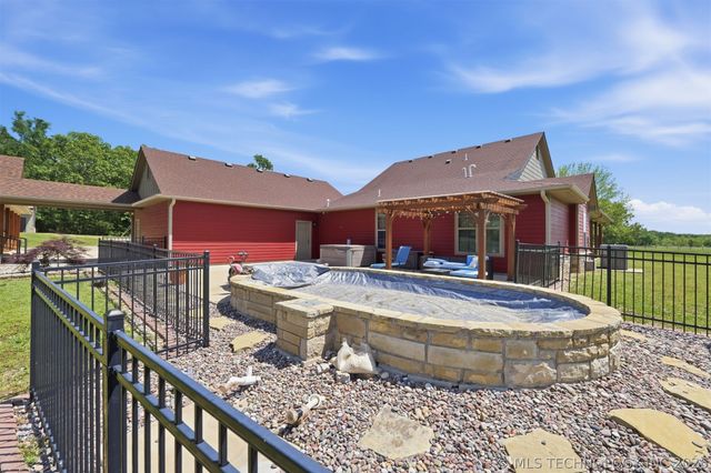 467281 Highway 100, Stilwell, OK 74960