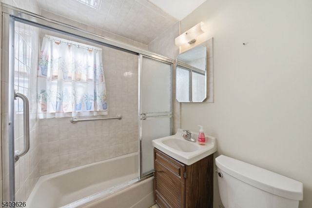 110 New York Ave, Bergenfield Boro, NJ 07621