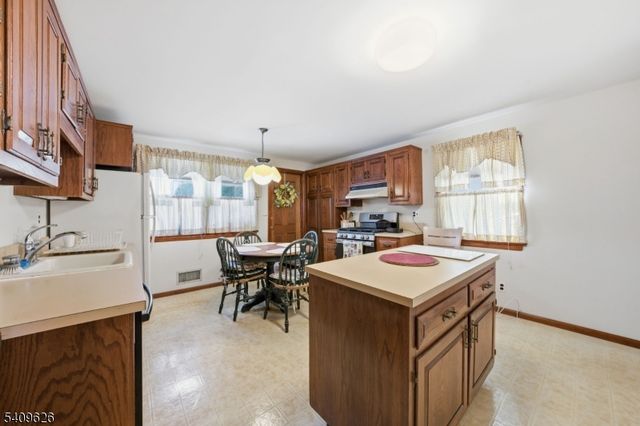 110 New York Ave, Bergenfield Boro, NJ 07621