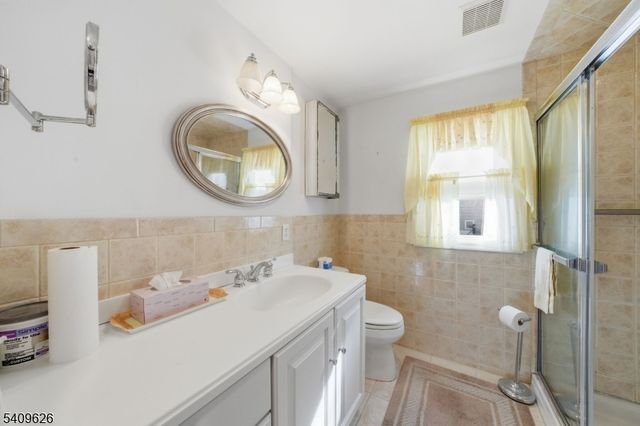 110 New York Ave, Bergenfield Boro, NJ 07621