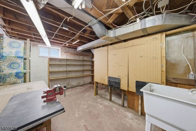 110 New York Ave, Bergenfield Boro, NJ 07621