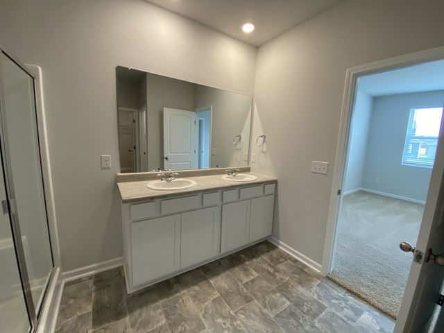 5058 Hunters Village Dr, Lebanon, TN 37087