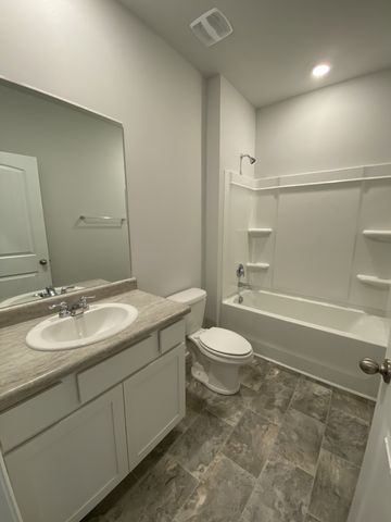 5058 Hunters Village Dr, Lebanon, TN 37087