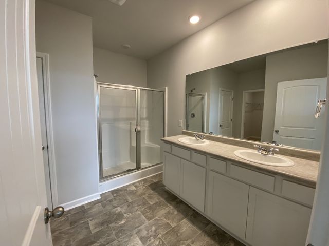 5058 Hunters Village Dr, Lebanon, TN 37087