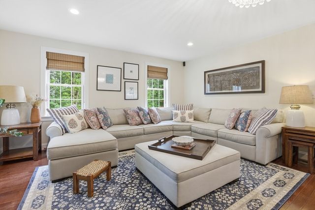 4 Murray Hill Circle, Wilmington, MA 01887