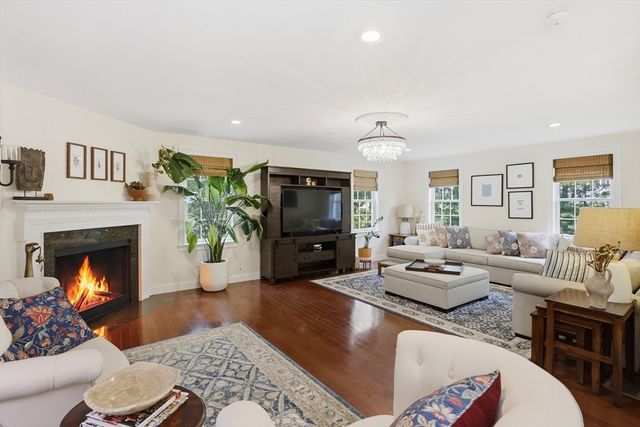 4 Murray Hill Circle, Wilmington, MA 01887