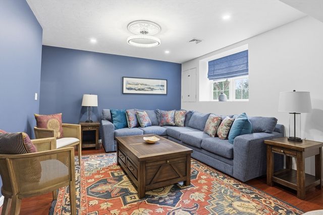 4 Murray Hill Circle, Wilmington, MA 01887