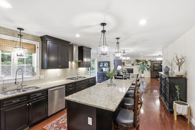 4 Murray Hill Circle, Wilmington, MA 01887